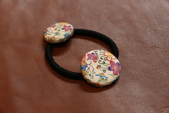 くるみボタンヘアゴム