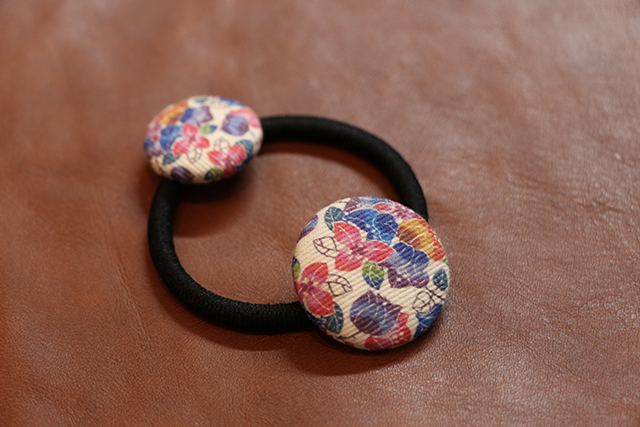 くるみボタンヘアゴム